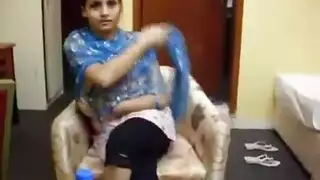 خبازة مثيرة تملأ فتحتها الحلوة
