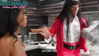 عاهرات سوداوات تتمدد بقضبان صناعية ضخمة في إباحية صريحة