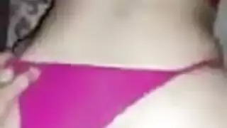 نيك خلال نوم عميق: ضرب قوي لشرموطة نائمة على بطنها
