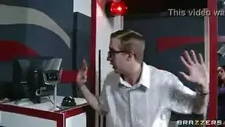خائف من الامتحانات امه عاريه