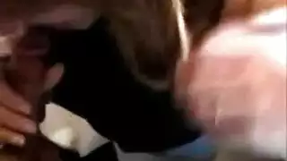 ثلاث فتيات يمارسن الجنس في الطيز