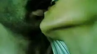 الهندي الهاوي يحصل على تدليك قوي وجنس عنيف