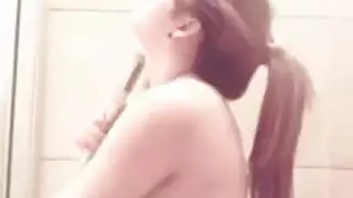 تحصل الفتاة السيئة على تدليك من عميلها المفضل ، الذي ليس شريكها فقط