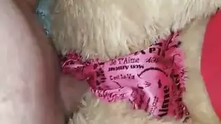 Teddy Sex يرتدي لسان الثديين الكبيرين ولعنة جيدة مع العديد من العشاق السود