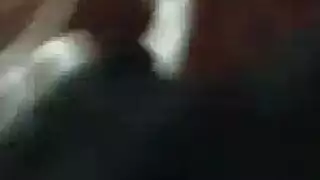 الكلبة ذات العقلية القذرة تمارس الجنس الشرجي مع رجل ليس زوجها في منزله