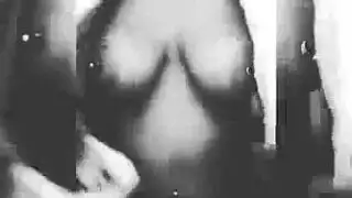 تعرف بلوندي وحيدا كيفية إعطاء المتعة والحصول على ما تريد ركبتيها، مع دسار