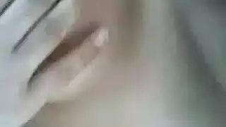 اثنين من فاتنة القنبلة الجنسية لديها جلسة مثليه الثلاثي، مع سيدات عارية تماما، في غرفة النوم.