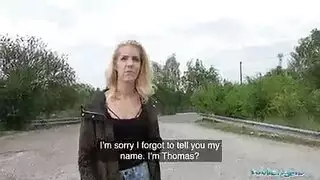 شقراء ضئيلة مع شعر أحمر قصير، كاساندرا بلير يعرف كيفية إرضاء رغباتها الجنسية.