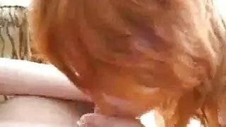 ناضجة الروسية النحيلة يفتح ساقيها وكيل وهمية قرنية ليمارس الجنس بجد في مكتبه.