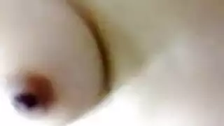 فتاة مفعمجة مع أباريق الحليب الضخمة هي الحصول على اصابع الاتهام و مارس الجنس من الصعب على الأرجوحة