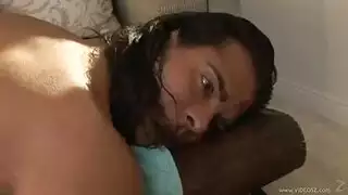 رايلي روز هو جليسة ملابس غير مطقية لا يمكن أن تعقد من الغش على صاحب العمل مع أخيها.