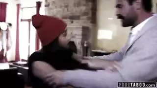 فتاة مراهقة متمردة تنيك أبوها في أسخن سكس محارم وتصالحه على طريقتها الخاصة