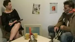 يحب كوغار غريب ركوب الديك ، حتى في موقف هزلي ، بينما لا أحد يراقبهم
