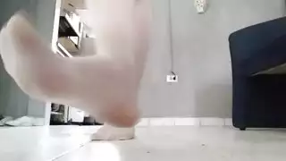 العادة العربية الحقيقية وتظهر القدمين في جوارب النايلون في وجهك! الاباحية الحجاب الإسلام يتدفق