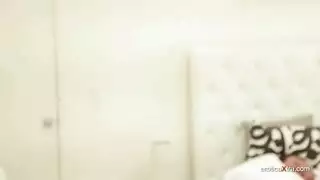 احلى لذة جنسية بين الشاب و حبيبته التي تمص له زبه و تعطيه كسها اللزج ليحويها منه