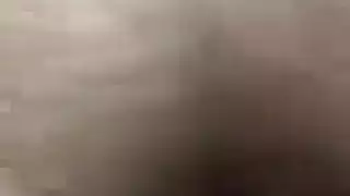 الفرخ التايلاندي الجميل مارس الجنس بشدة من الخلف من قبل رجل غريب داخل سريرها الضخم