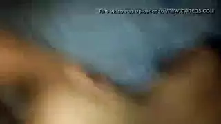 زوجان شابان قرنيان يمارسان الجنس أمام الكاميرا الخفية أثناء تواجدهما في غرفتهما بالفندق