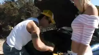 مادي إيفانز تريد أن تحصل على مارس الجنس بشدة بعد الاستحمام في الفناء الخلفي