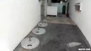 في سن المراهقة يحصل لها ضيق الحمار مارس الجنس من قبل لها زوجة