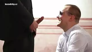 الفتيات التشيك لديهن الثلاثي في ​​فترة ما بعد الظهر في منزل فندق صغير