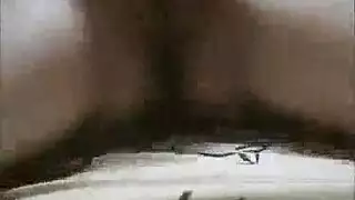 امرأة ناضجة المشاغب هي مص والحصول على مارس الجنس في نمط بوف، بدلا من الاستعداد للعمل