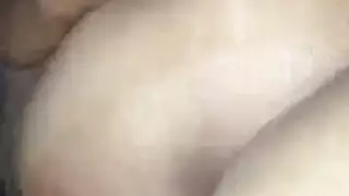 يحب المراهق الشقراء الإسباني أن يتم ربطه وتعذيبه من قبل خطواتها مع حزام.