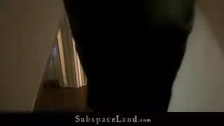 شقي في سن المراهقة فاتنة يحصل مارس الجنس من قبل الديك بعد الاستحمام