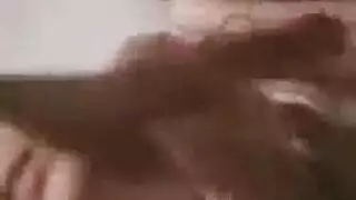 المتأنق القديم الصلب هو سخيف بلطف زوجة حبيبه والحصول على قرنية بعض الشيء أثناء القيام بذلك.