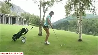 سقطت امرأة سمراء مثير لطبيبها الوسيم ، لذلك انفصل عن زوجته ومارس الجنس معها