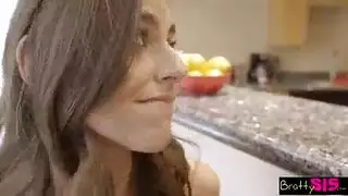 وقال انه يريد صديقها الجديد لوضع ديك له في فمه وفي بوسه في أقرب وقت ممكن