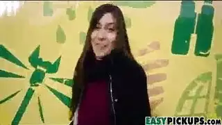 أنيا كري تضاجع أفضل صديق لها الوسيم وتتوقع شاعرًا للوجه بعد ممارسة الجنس الوحشي