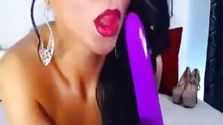 جعلت جبهة مورو ذات الشعر الداكن من روسيا رباعية مع جيرانها السحاقيات الشقراء قرنية من الحي