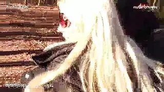 رجل يأجر فتاة متعة سكسية و يشبع فيها نيك حاامي نار في الغابة