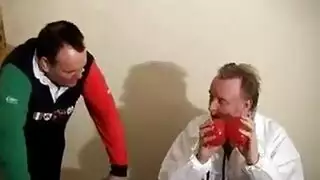 الجدة شقراء الساخنة تحصل على شاعر المليون الوجه مذهلة، بعد أن تم القيام به مع مص رجلها.