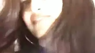 تقضي المراهقة البريئة وقتًا رائعًا مع رجلين في نفس الوقت على سريرها