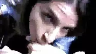 تعطي جبهة مورو الشقراء العاهرة دروسًا جنسية مجانية لابنتها الخطوة ، بينما تم لعق بوسها