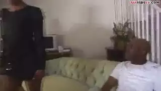 نردي ، فاتنة الأسود هو الحصول على مارس الجنس في غرفة الفندق ويئن بعد الاسترخاء