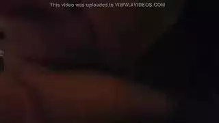 فتاة هواة ذات شعر أحمر تحصل على بوسها المحلق تمامًا تمسح أمام الكاميرا
