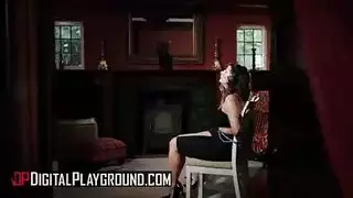 أمريكي يغضب رفيقته المثيرة الساخنة و يعرف كيف يرضيها بالقبلات الرومانسية و السكس الساخن في سيارته