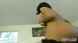 حصل رجل كبير على مكالمة من امرأة ساخنة ناضجة تريد أن يمارس الجنس معه