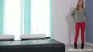 فتاة مثيرة كسها مشعر تريد أن تصبح موديل لكنها تتناك في أول مقابلة