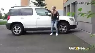 فتاة شقراء في لاسي، مشد أسود، مارشا على وشك يمارس الجنس مع جارتها القديمة المجاور