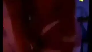 تم القبض على امرأة ساخنة على الشريط بينما كانت تمارس الجنس حتى تبدو وكأنها عدت.