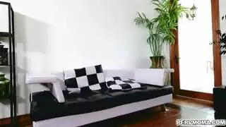 يحصل Arab Milf Cali Lee على قرنية وأعطاها زوجة أليكس جيت اللذيذ اللذيذ وابتلع كل نائب الرئيس.