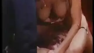 جبهة مورو القذرة ، وقد ربطت مارينا مع رجل أسود وسيم ولها الثلاثي معه