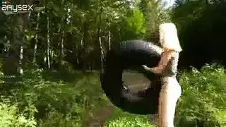 تهيمن عاهرة برية على عملائها المشاغبين الذين يريدون أن يؤخذوا من الخلف