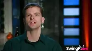 امرأة سمراء و الضغط على حلمته كبيرة ، في حين أن شريكها هو سخيف لها شعر كس، الطريقة التي يحب