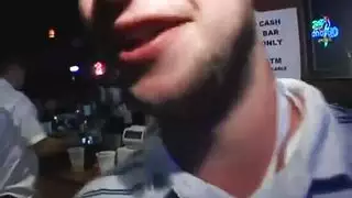 شقراء جميلة مع صدور كبيرة ، تواجه ألي جيمس مغامرة جنسية غير رسمية في منزلها الجديد