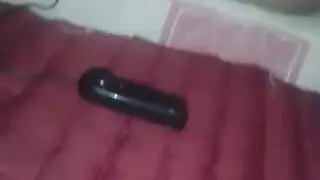 تحصل المرأة السوداء على جرعتها اليومية من المتعة من اثنين من رجال العصابات التي تريد أن تمارس الجنس