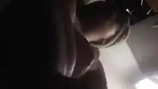 امرأة سمراء وشم، بولا سويفت سيئذت أنها ستكون لديها جرعةها اليومية من المرح.